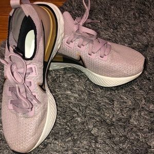 Women’s Running Shoes